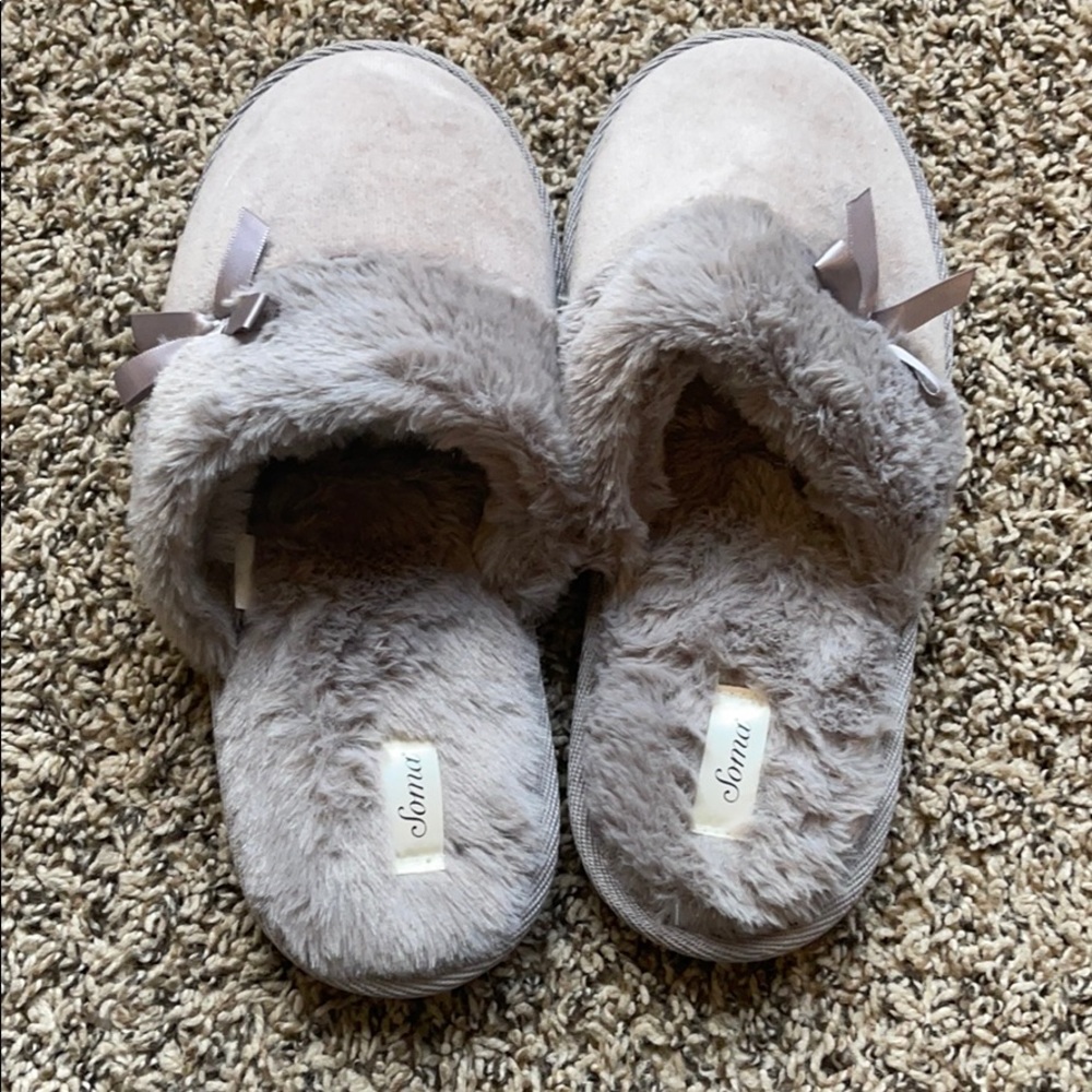 New without tag SOMA slippers